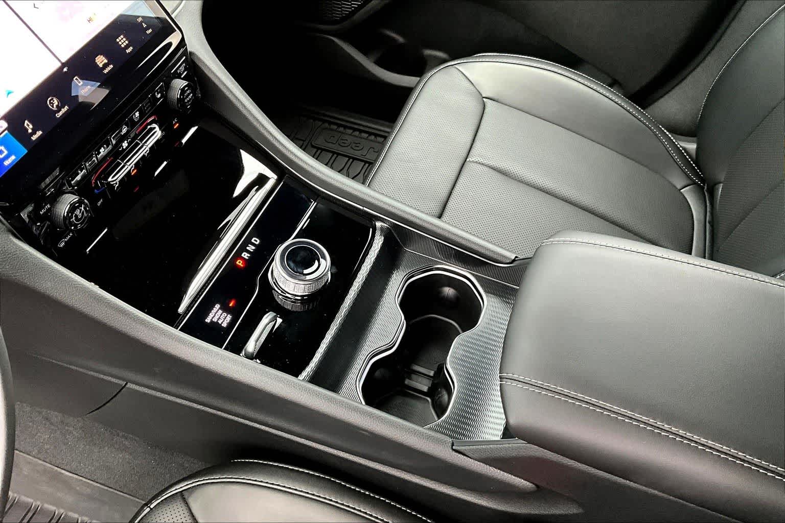 Thumbnail: 2025 Jeep Grand Cherokee L - 17