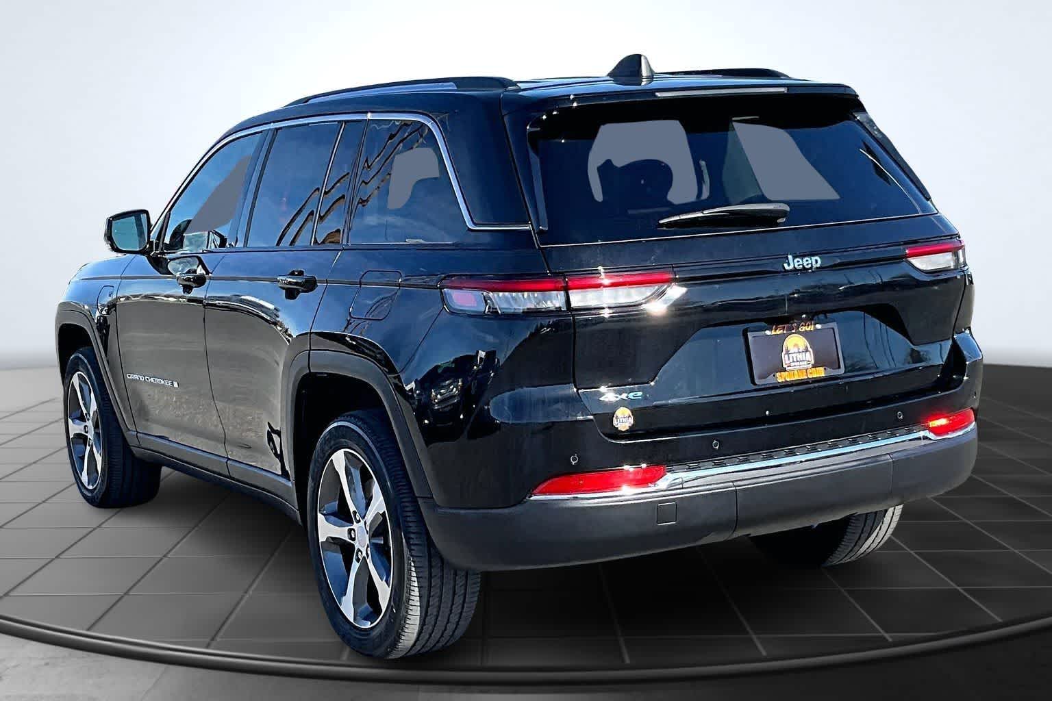Thumbnail: 2022 Jeep Grand Cherokee - 4