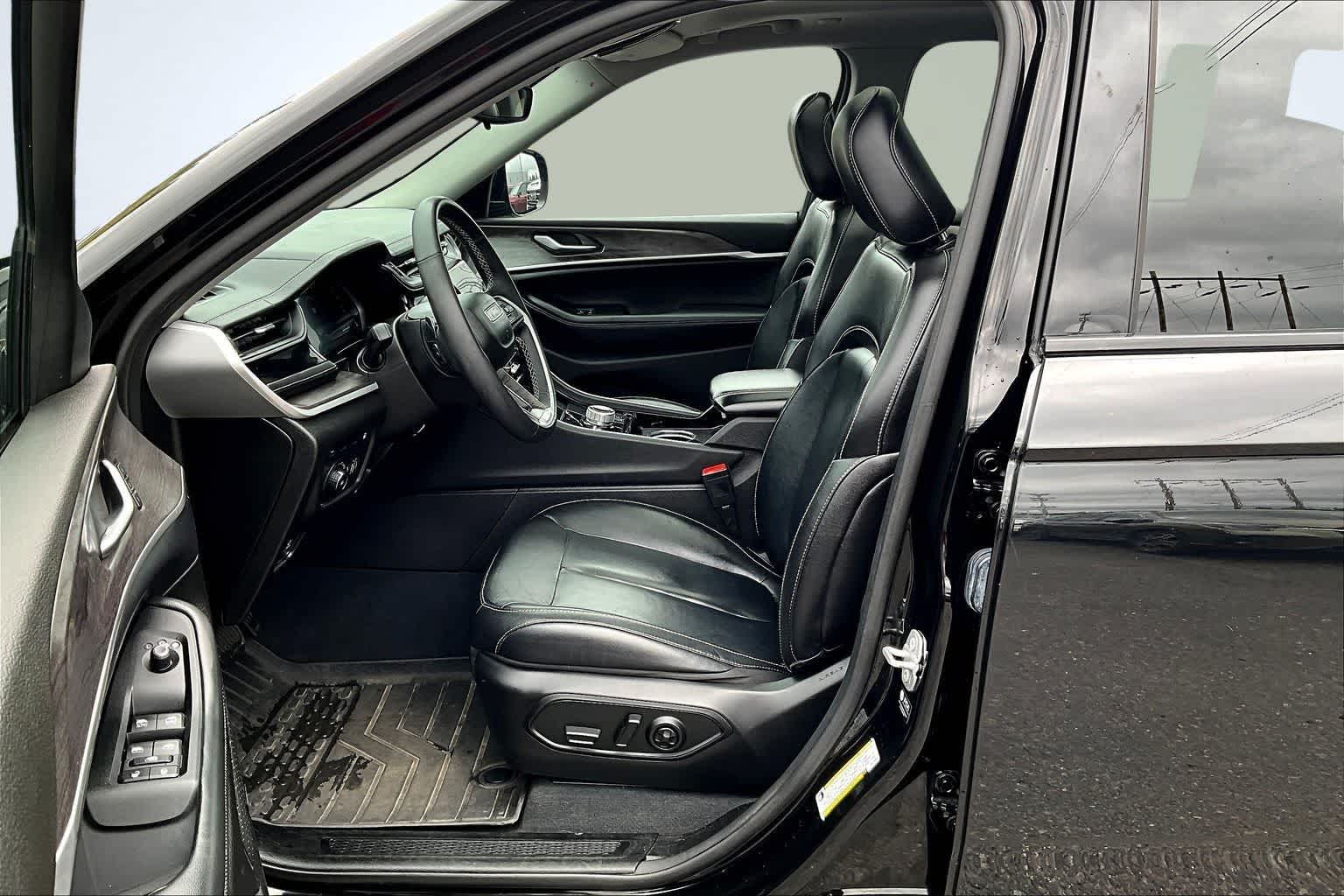 Thumbnail: 2022 Jeep Grand Cherokee - 11