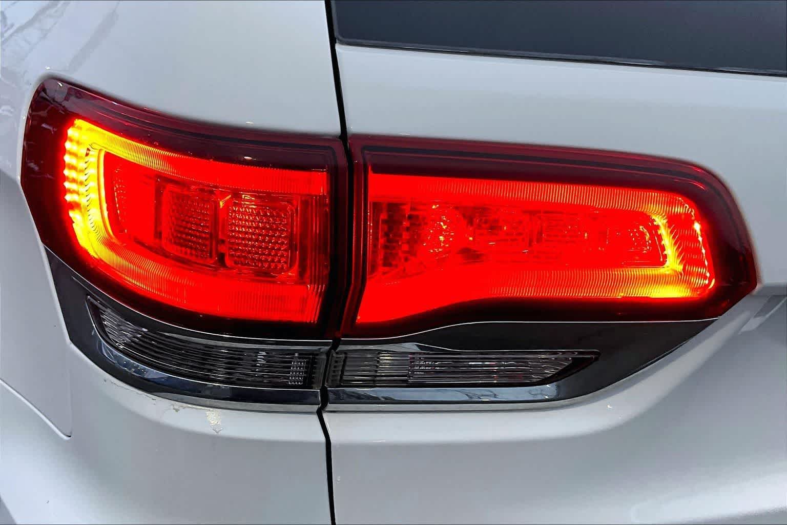 Thumbnail: 2021 Jeep Grand Cherokee - 32