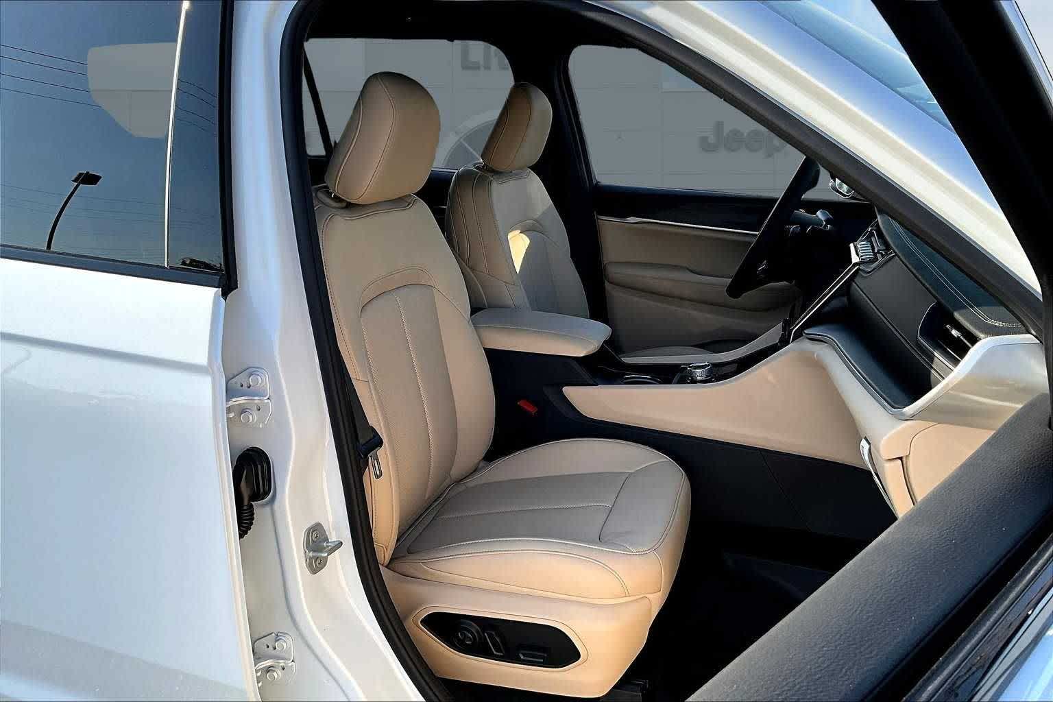 Thumbnail: 2025 Jeep Grand Cherokee L - 14