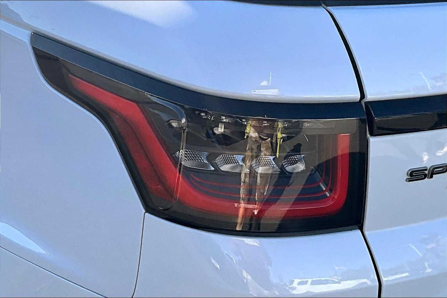 Thumbnail: 2020 Land Rover Range Rover Sport - 32