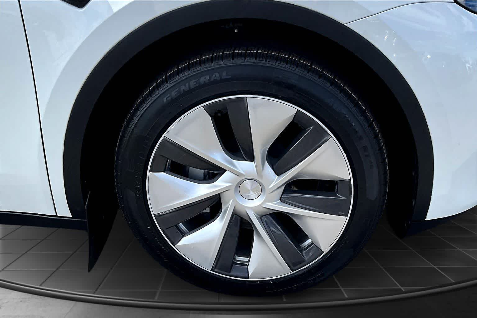 Thumbnail: 2023 Tesla Model Y - 34