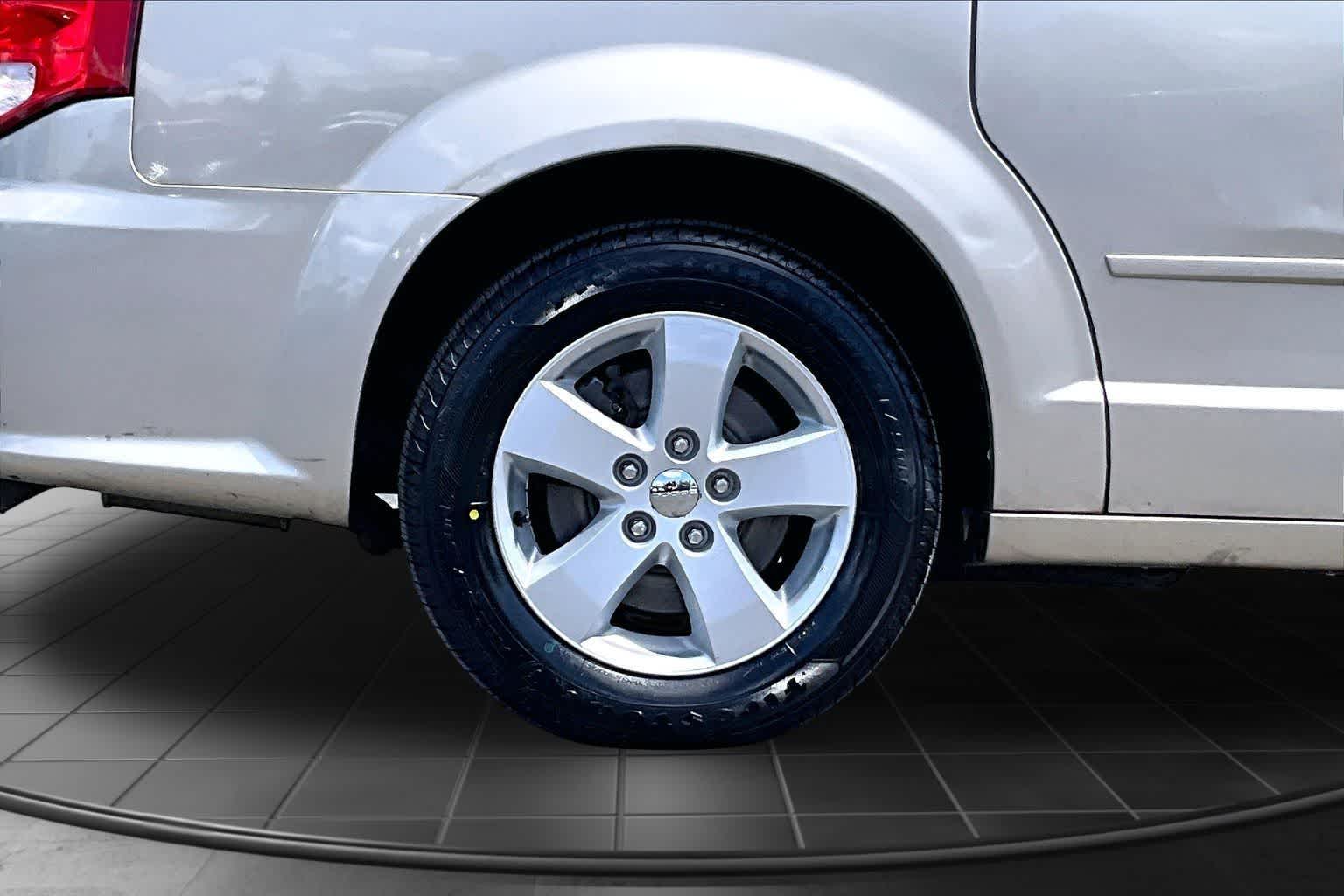Thumbnail: 2013 Dodge Grand Caravan - 36