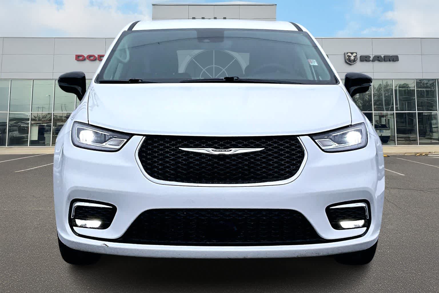 Thumbnail: 2024 Chrysler Pacifica - 6