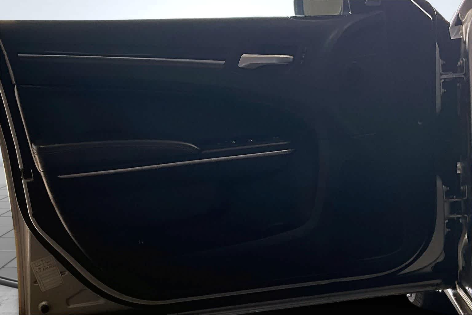 Thumbnail: 2020 Chrysler 300 - 28