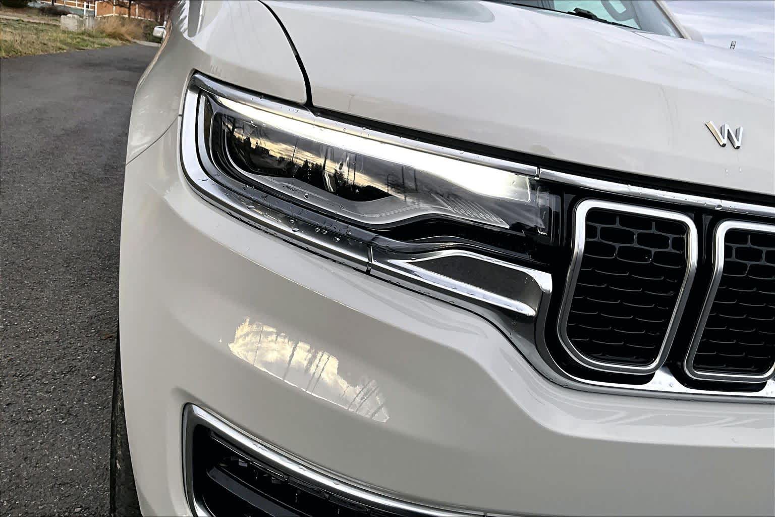 Thumbnail: 2022 Jeep Wagoneer - 31