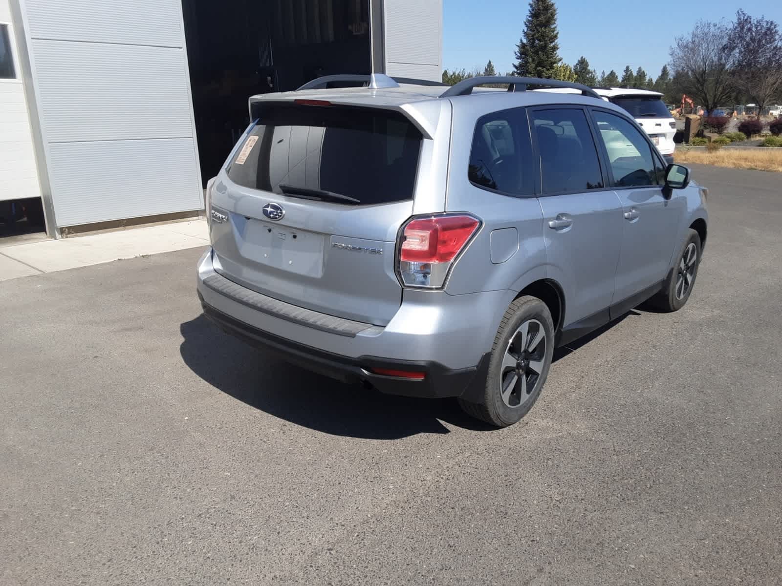 2018 Subaru Forester Premium photo 3