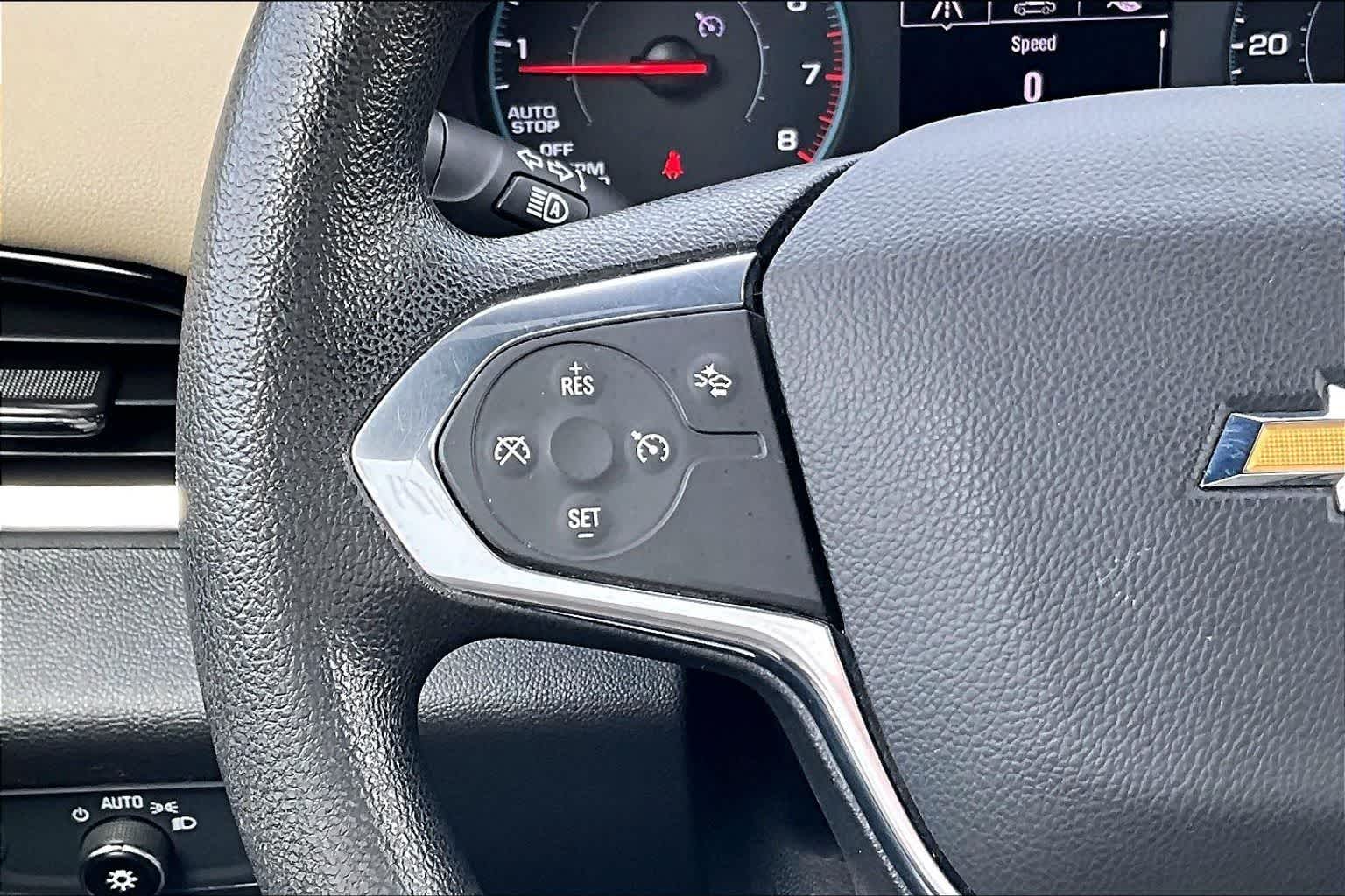 Thumbnail: 2022 Chevrolet Traverse - 25