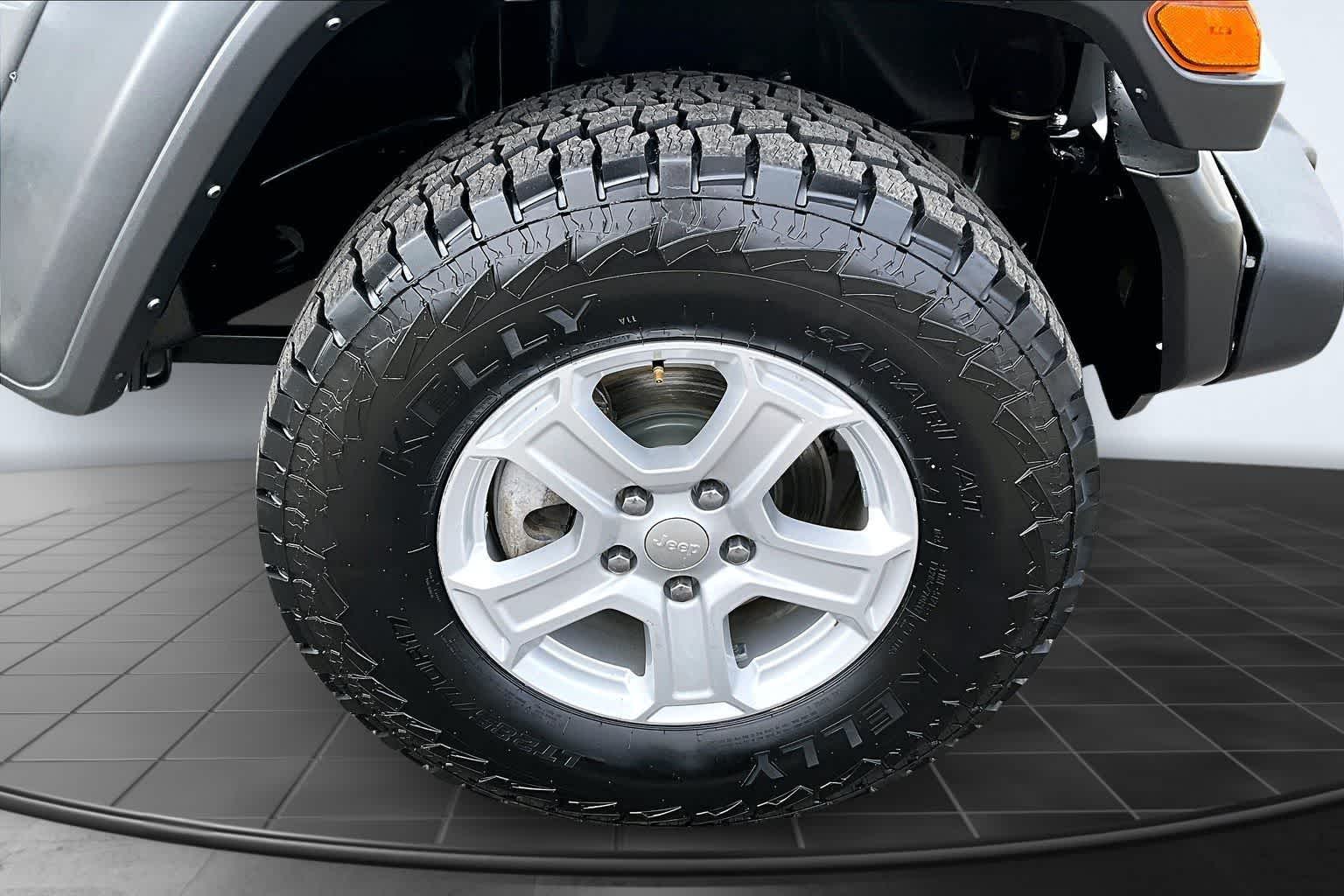 Thumbnail: 2021 Jeep Wrangler - 34