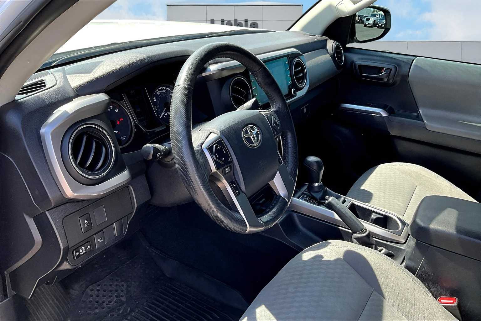 2020 Toyota Tacoma SR5 photo 2