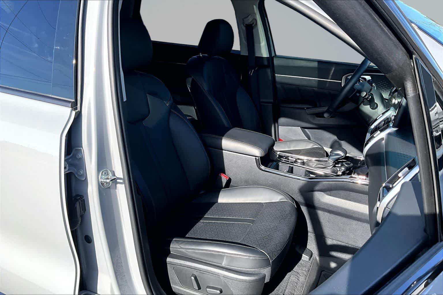 Thumbnail: 2023 Kia Sorento - 14