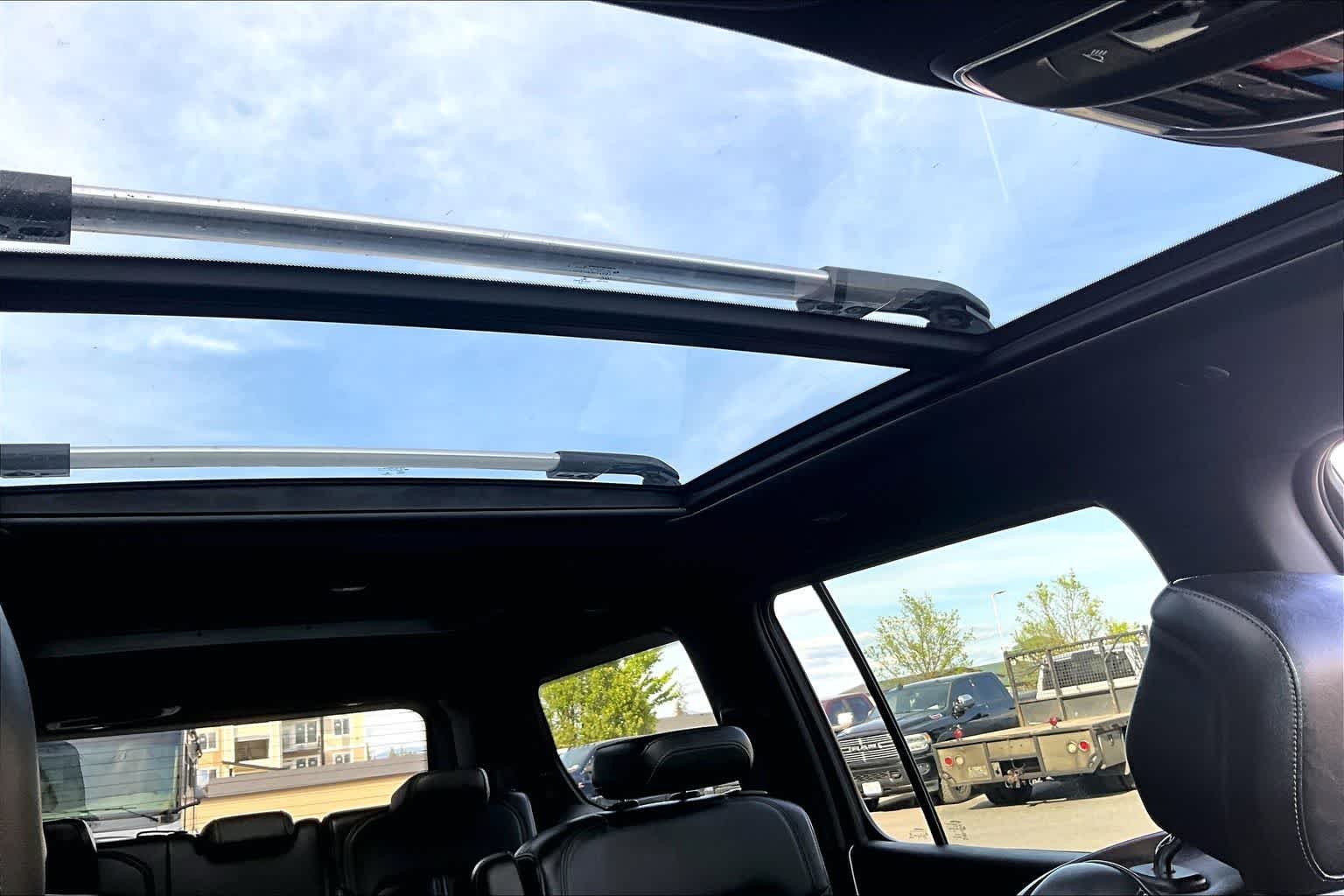 Thumbnail: 2022 Jeep Wagoneer - 29