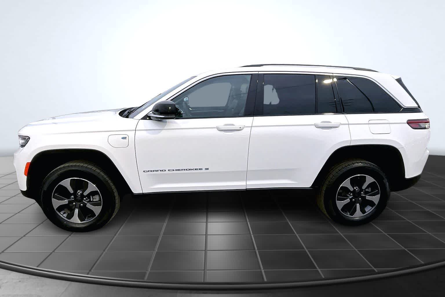 Thumbnail: 2022 Jeep Grand Cherokee - 3