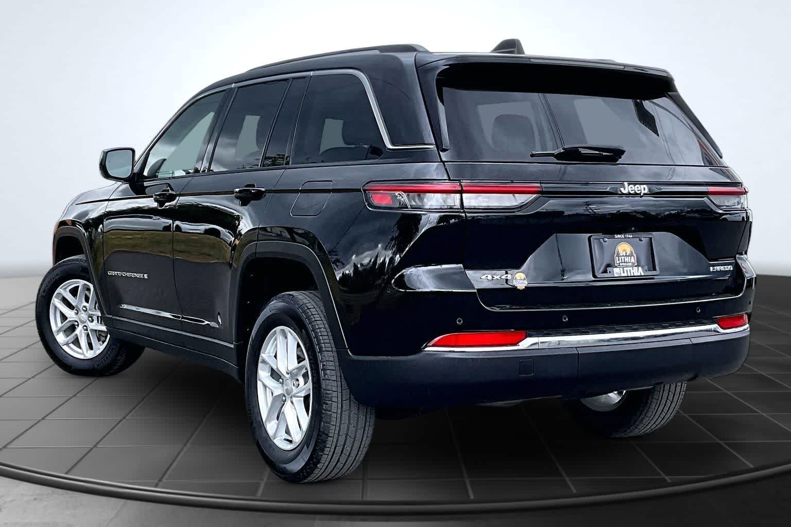 Thumbnail: 2023 Jeep Grand Cherokee - 3