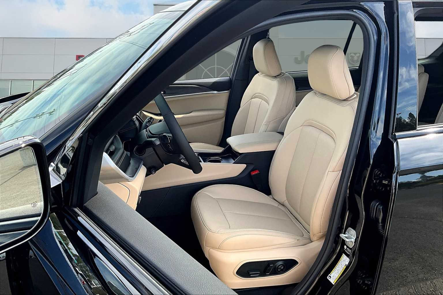 Thumbnail: 2025 Jeep Grand Cherokee L - 11