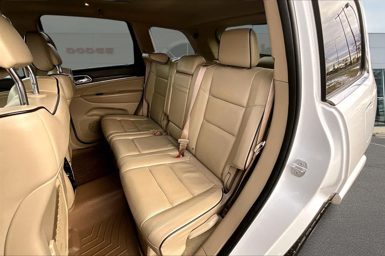 Thumbnail: 2017 Jeep Grand Cherokee - 13