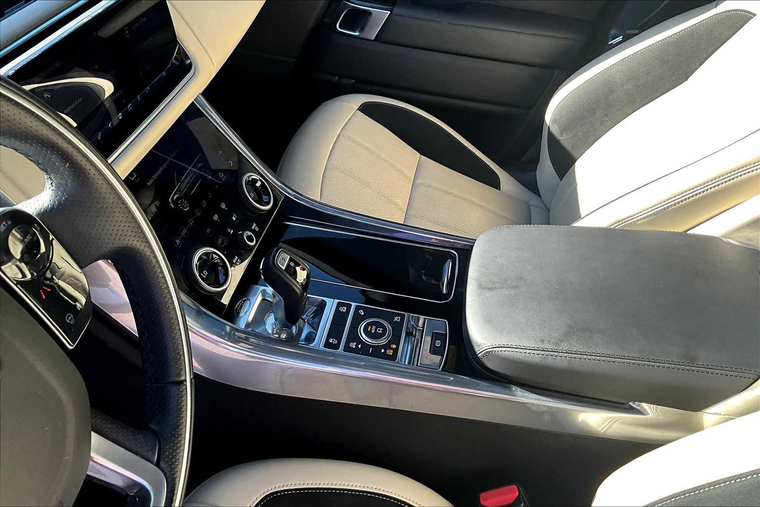 Thumbnail: 2020 Land Rover Range Rover Sport - 17