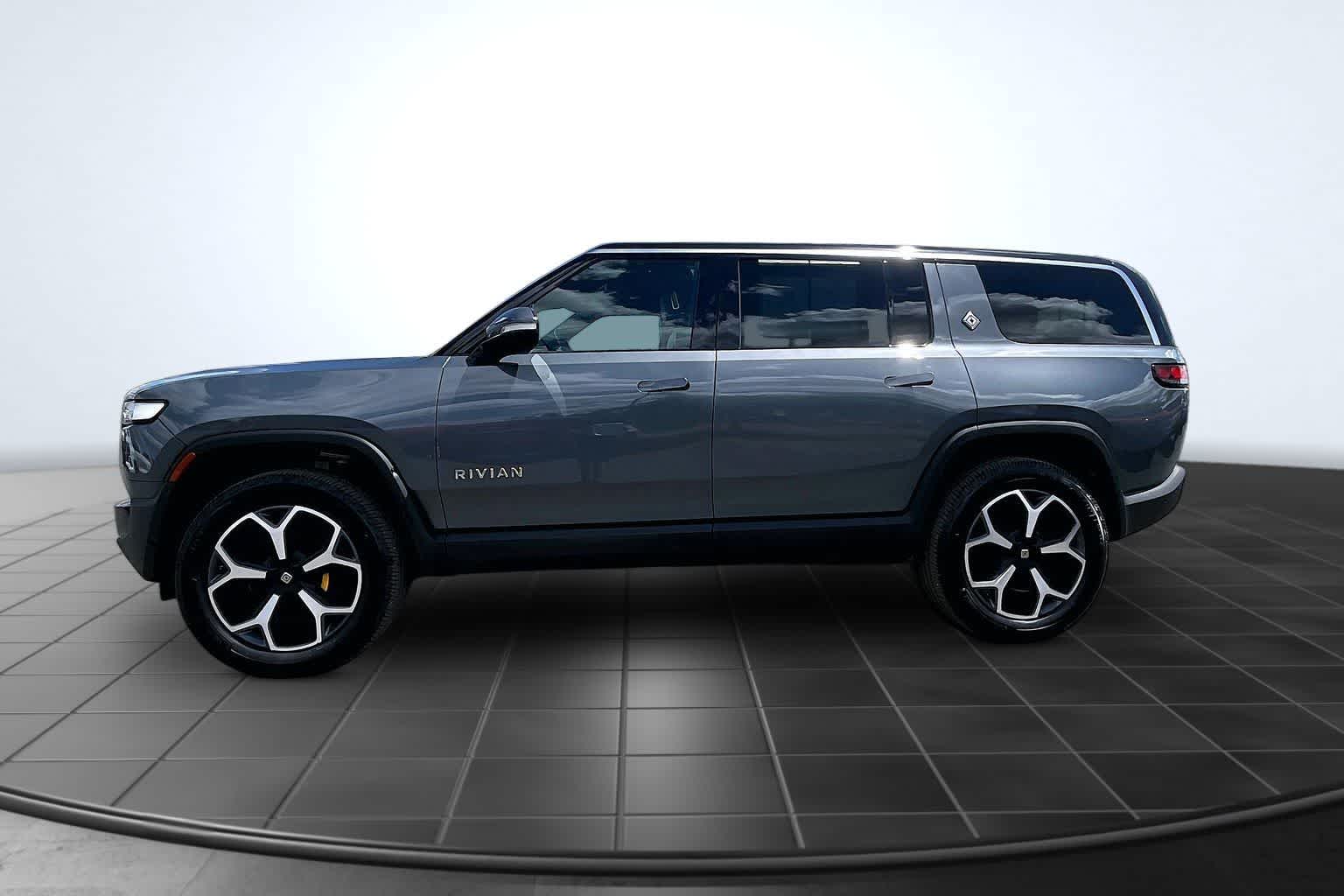 Thumbnail: 2023 Rivian R1S - 2