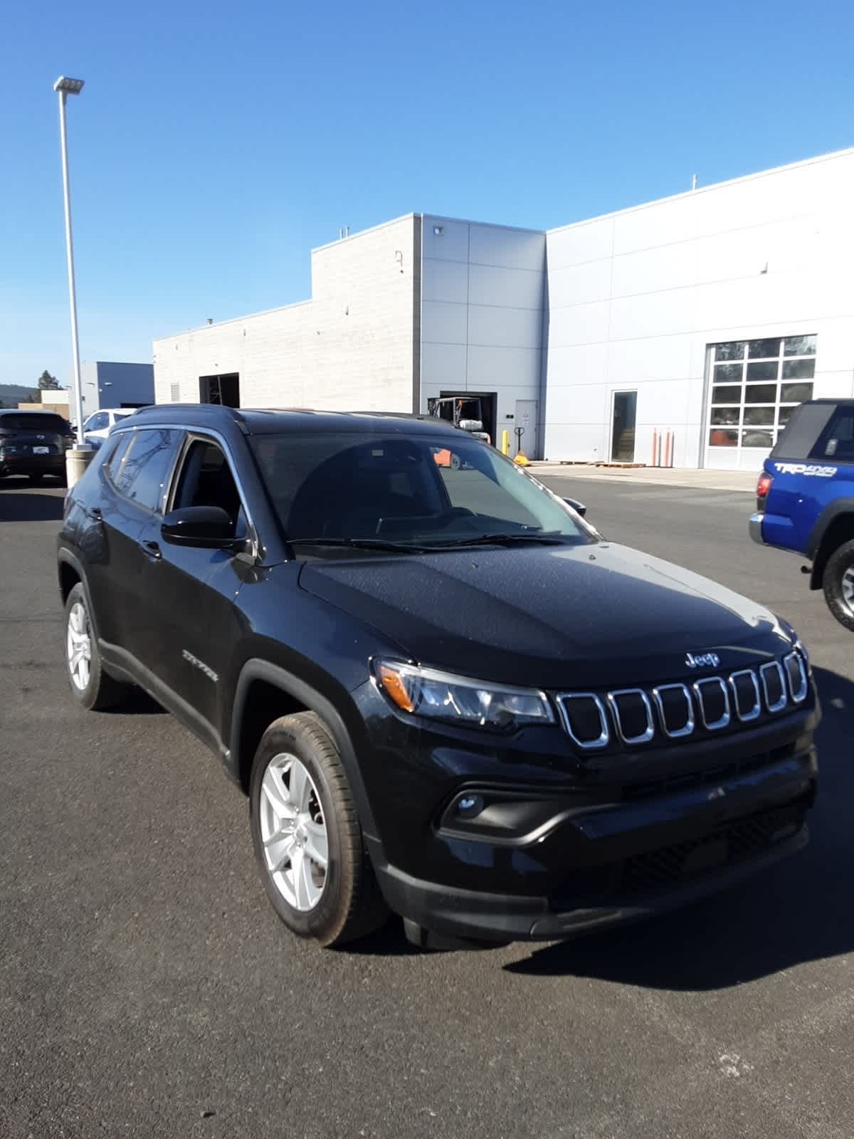 2022 Jeep Compass Latitude photo 2