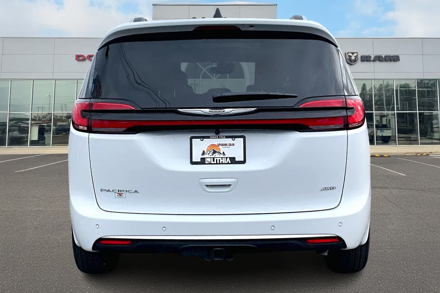 Thumbnail: 2026 Chrysler Pacifica - 5