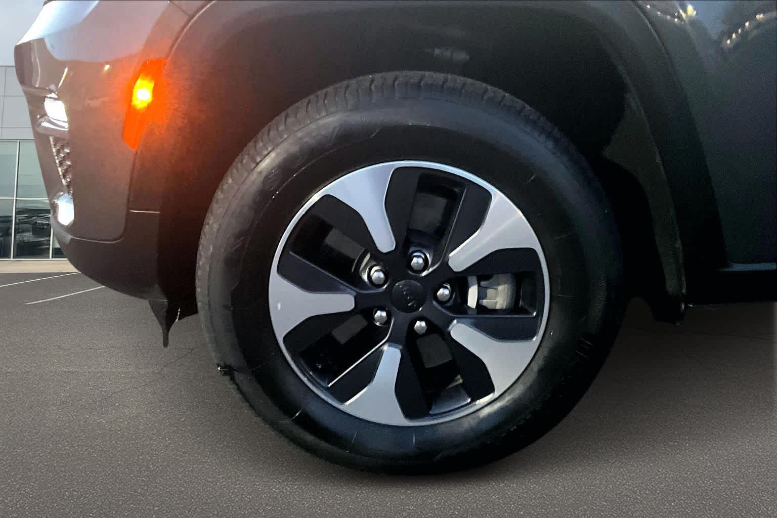 Thumbnail: 2024 Jeep Grand Cherokee - 8