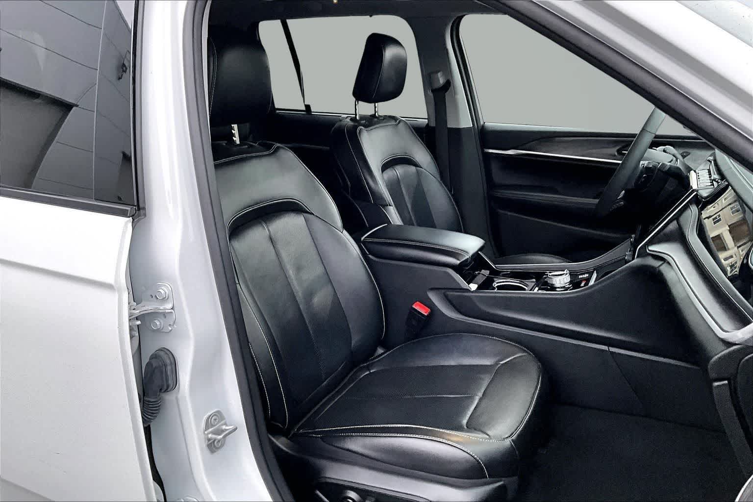 Thumbnail: 2022 Jeep Grand Cherokee - 14