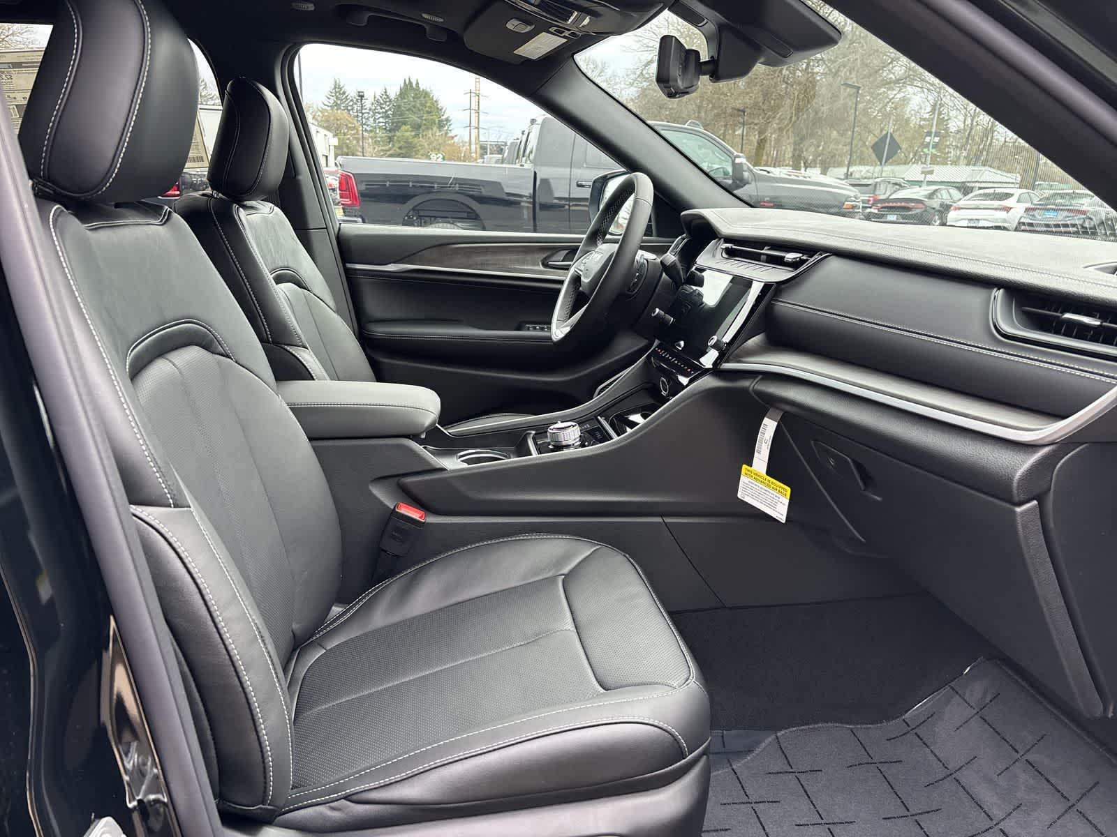 Thumbnail: 2026 Jeep Grand Cherokee - 5