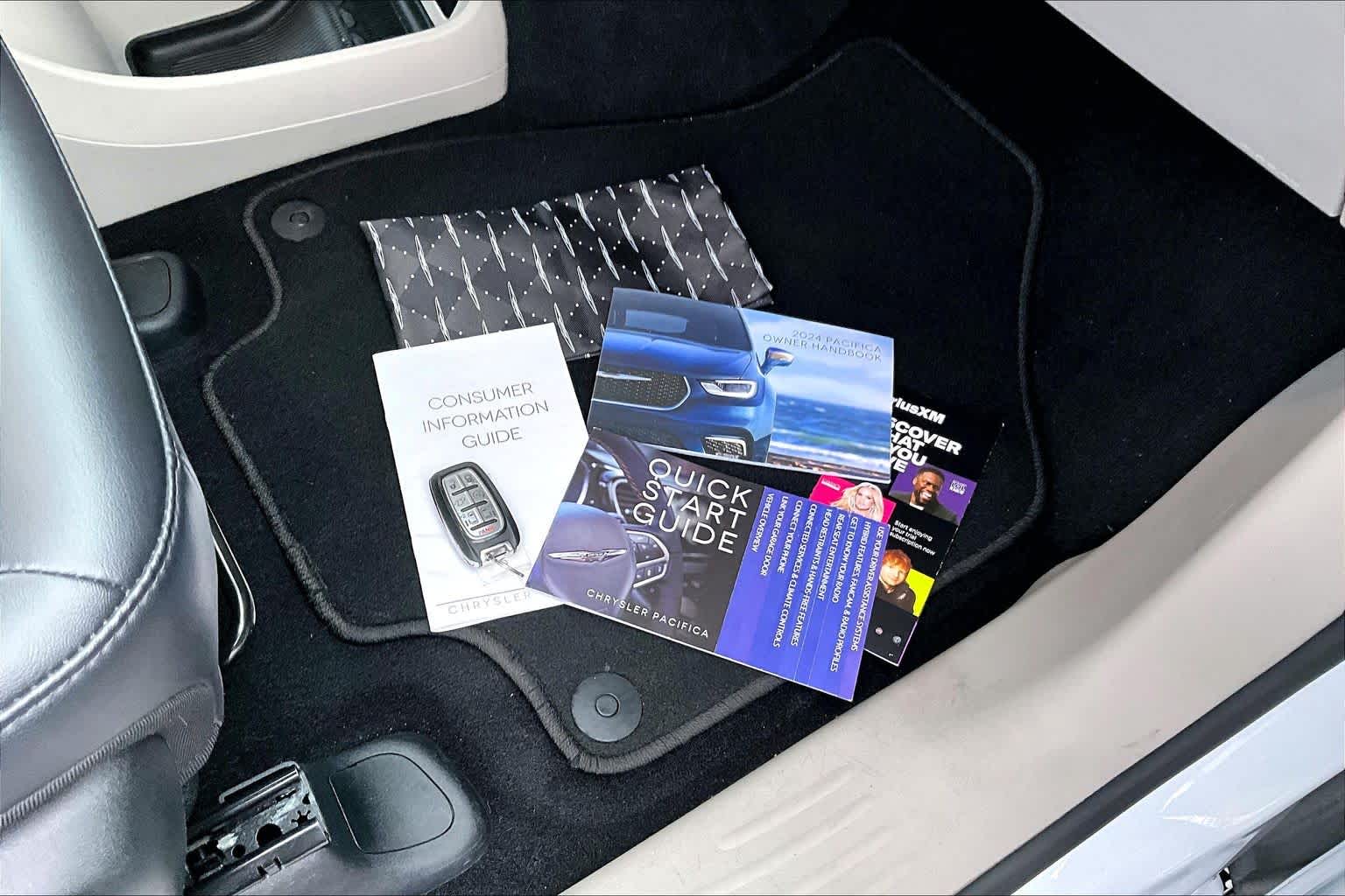 Thumbnail: 2024 Chrysler Pacifica - 20