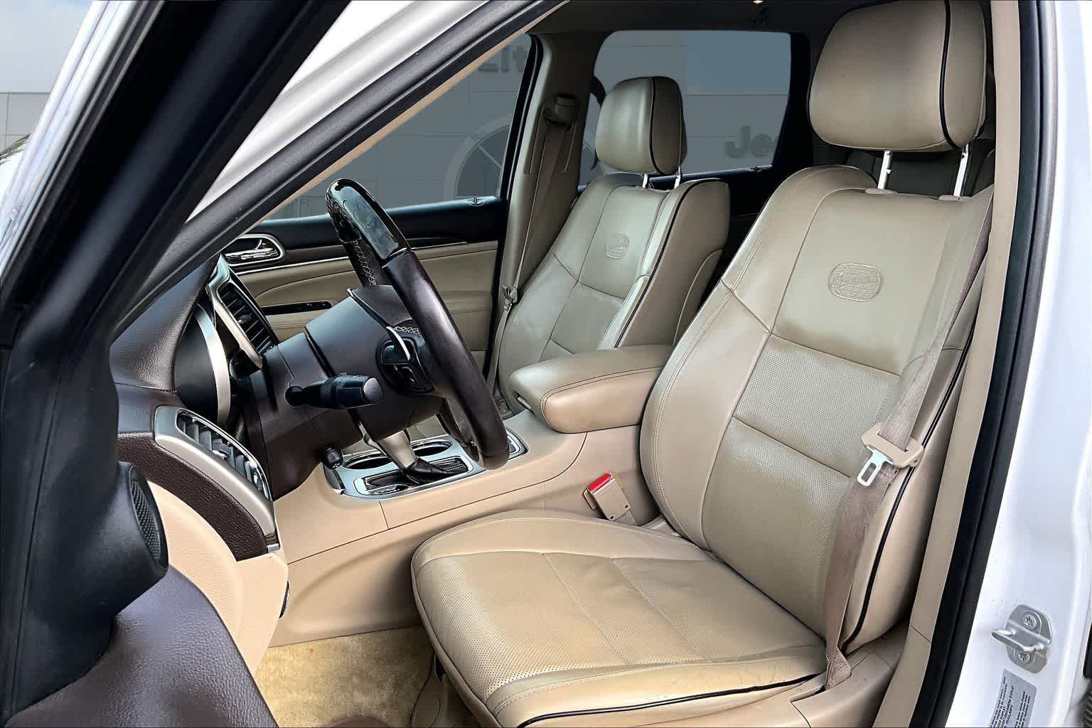 Thumbnail: 2017 Jeep Grand Cherokee - 11