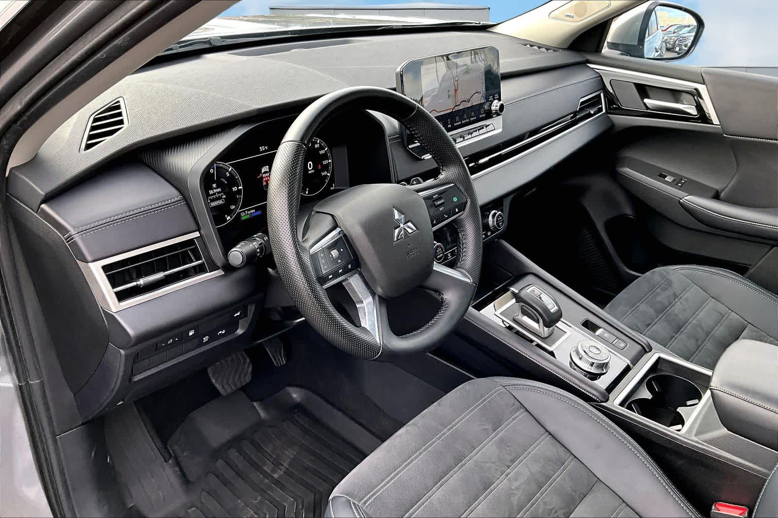 Thumbnail: 2023 Mitsubishi Outlander - 2