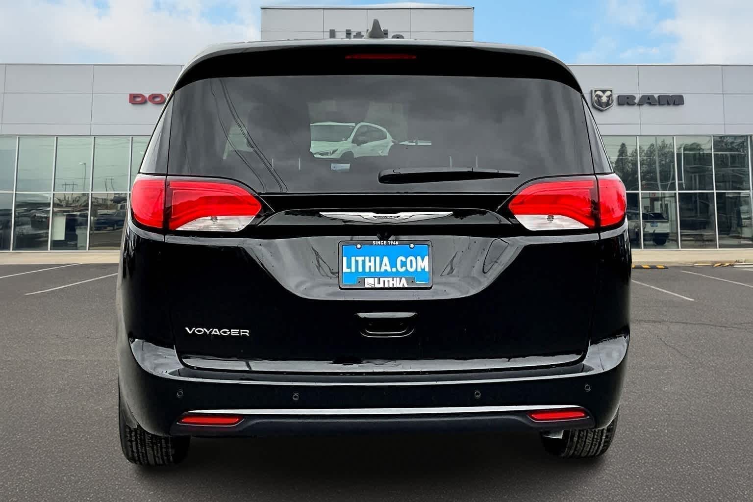 Thumbnail: 2025 Chrysler Voyager - 4