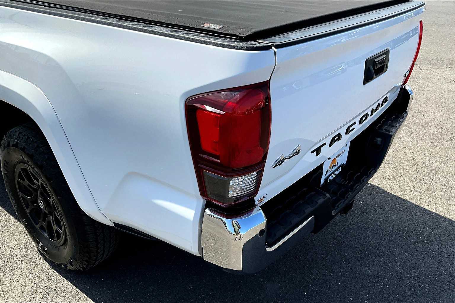 Thumbnail: 2020 Toyota Tacoma - 32