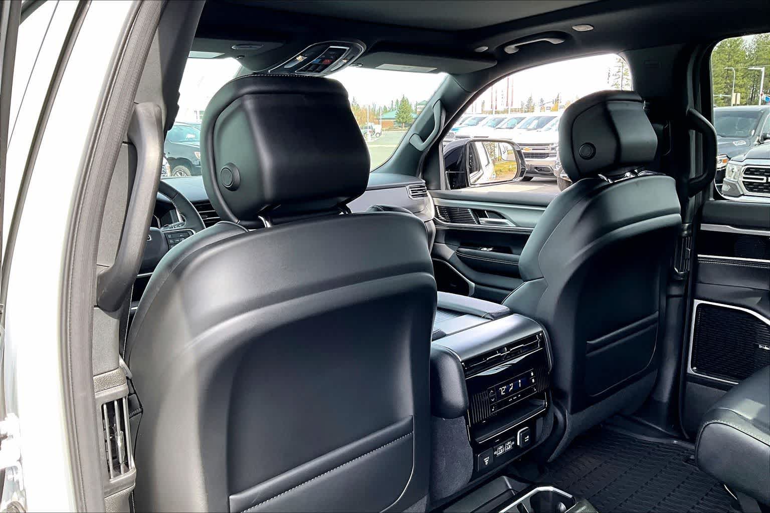 Thumbnail: 2026 Jeep Grand Wagoneer L - 12