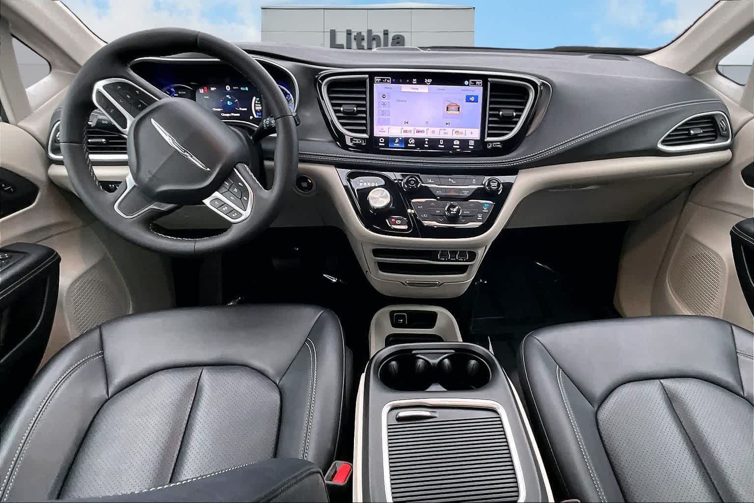 Thumbnail: 2024 Chrysler Pacifica - 10