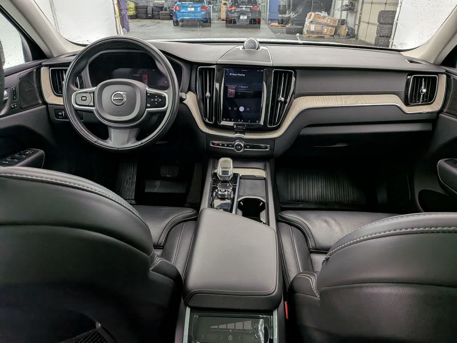 Thumbnail: 2022 Volvo XC60 - 16