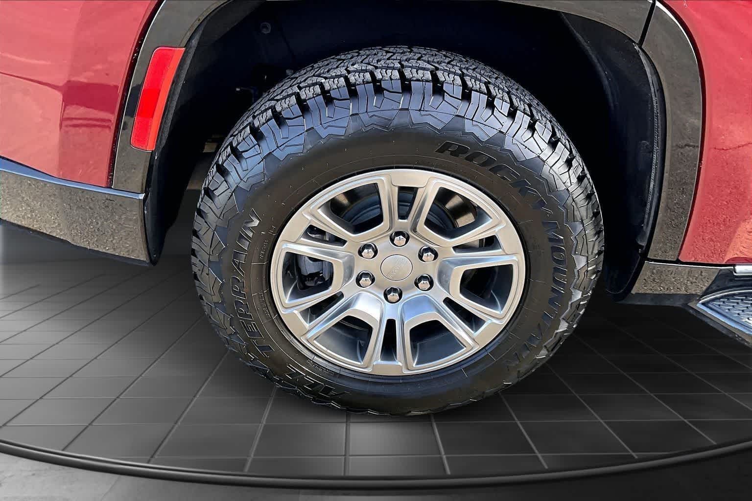 Thumbnail: 2022 Jeep Wagoneer - 34