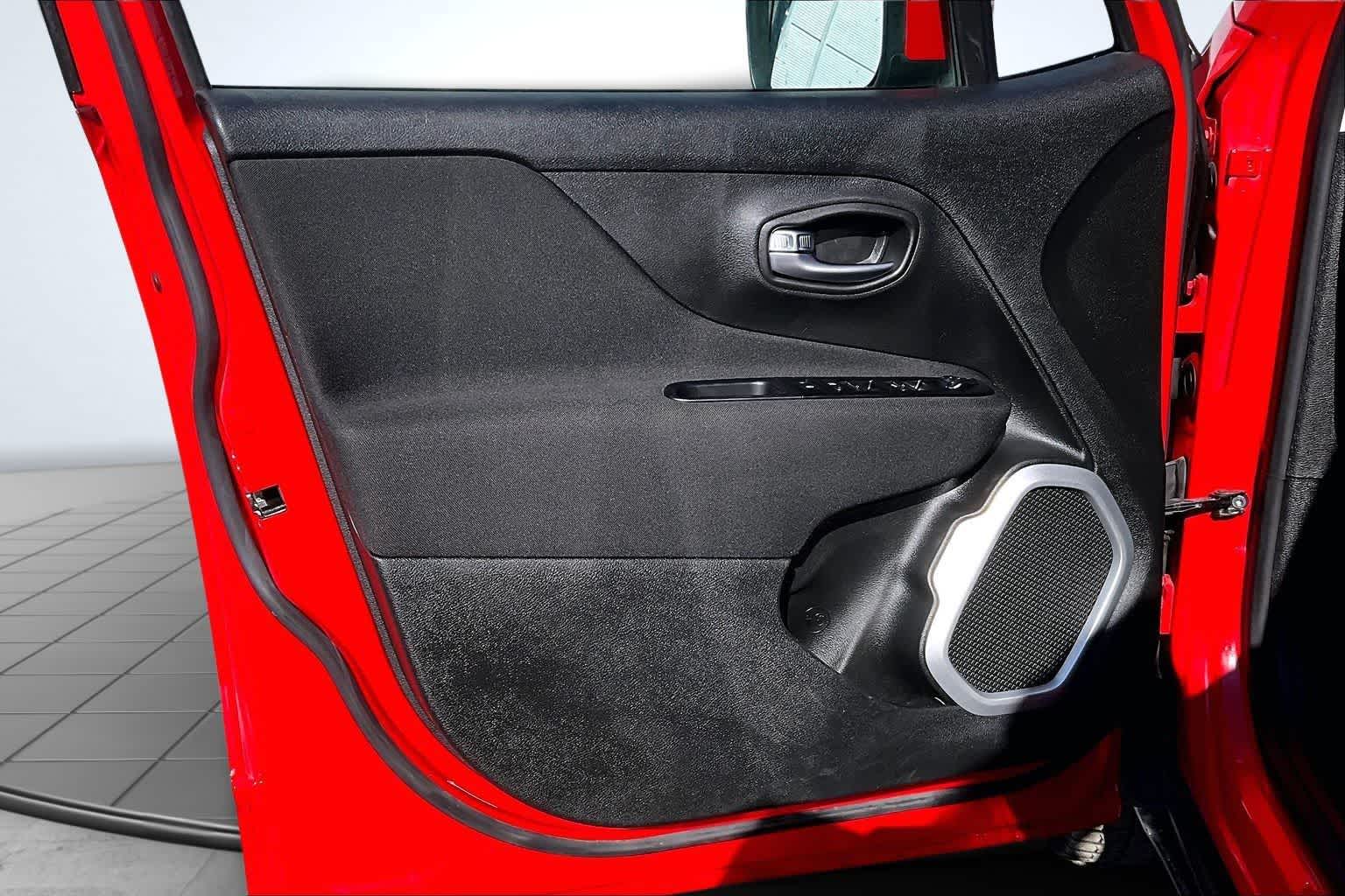 Thumbnail: 2021 Jeep Renegade - 28