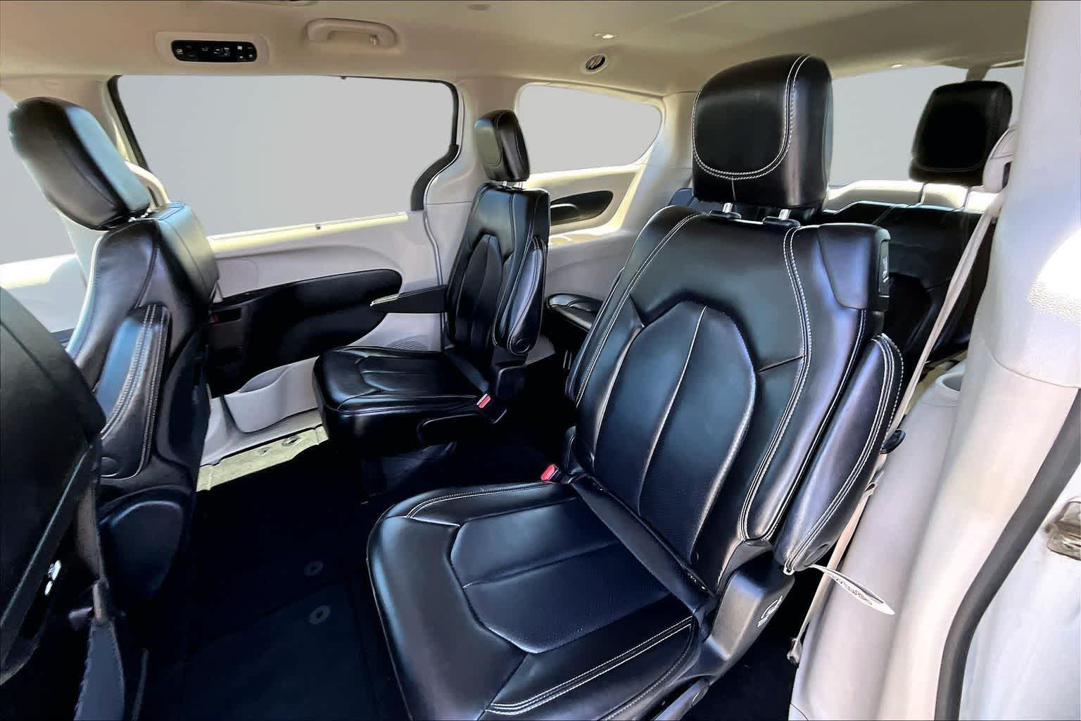 Thumbnail: 2023 Chrysler Pacifica - 12