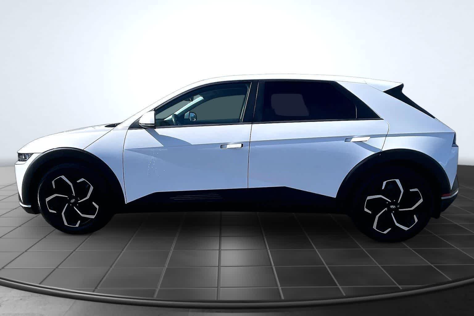 Thumbnail: 2023 Hyundai Ioniq 5 - 3