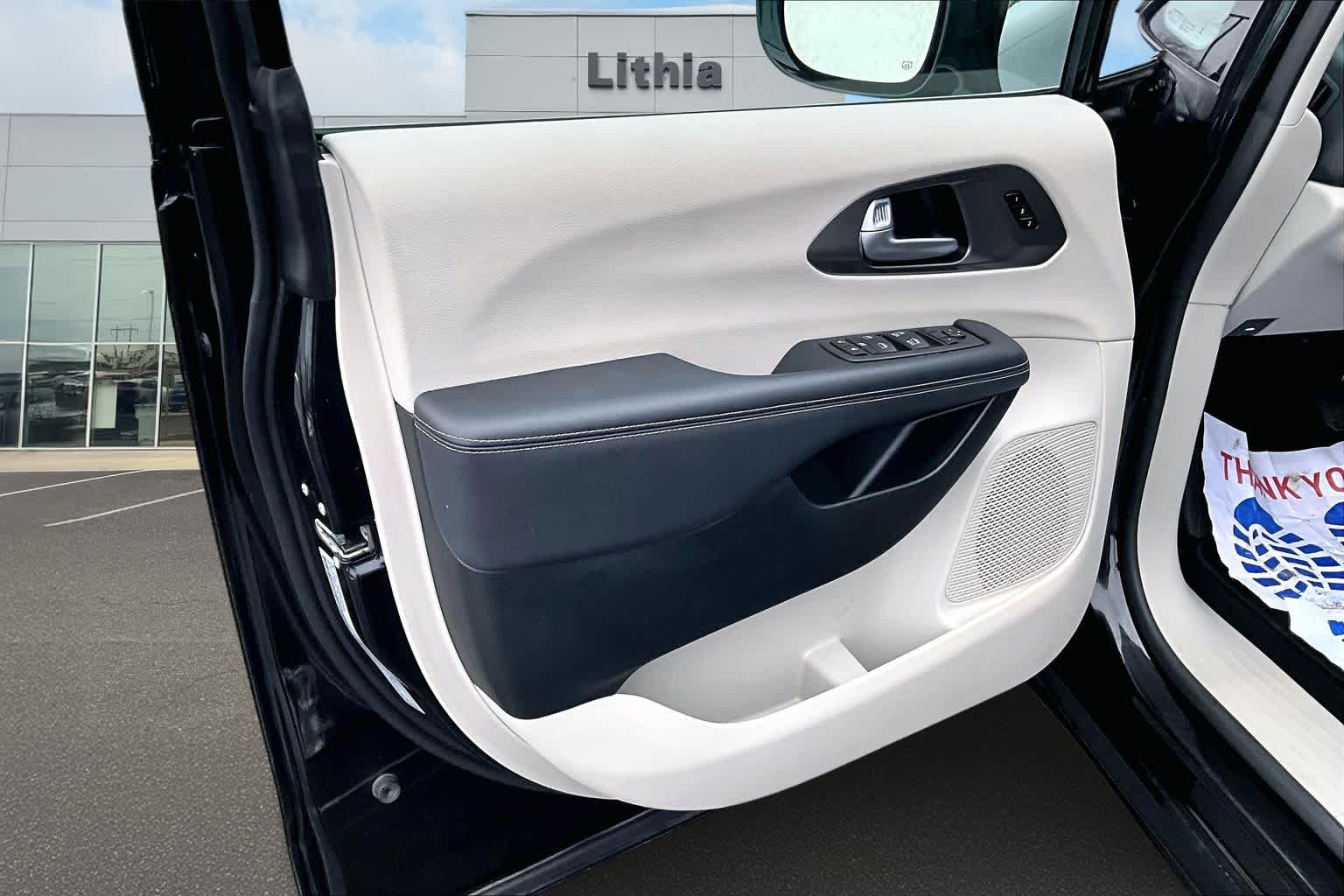 Thumbnail: 2024 Chrysler Pacifica - 28