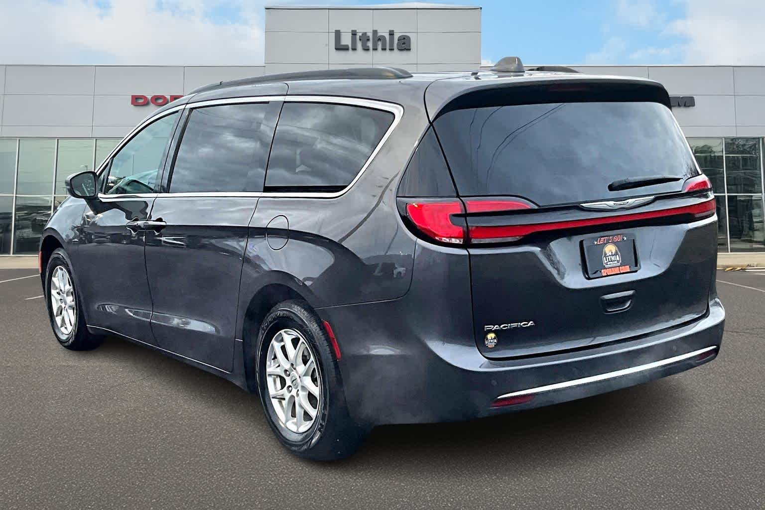 Thumbnail: 2022 Chrysler Pacifica - 4