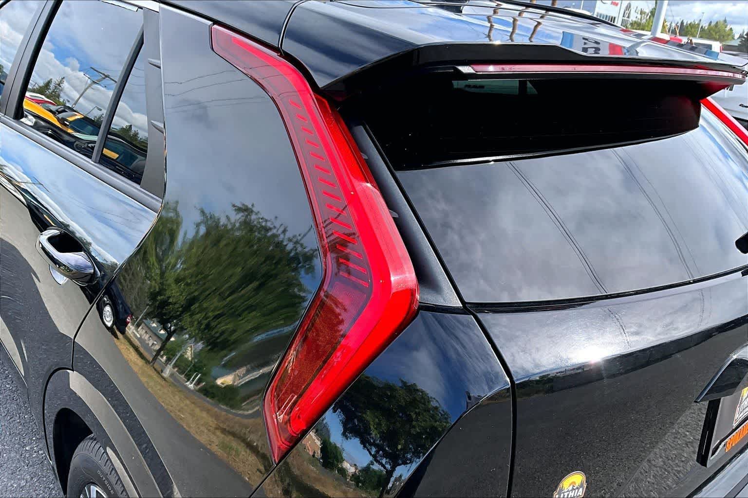 Thumbnail: 2023 Kia Niro - 31
