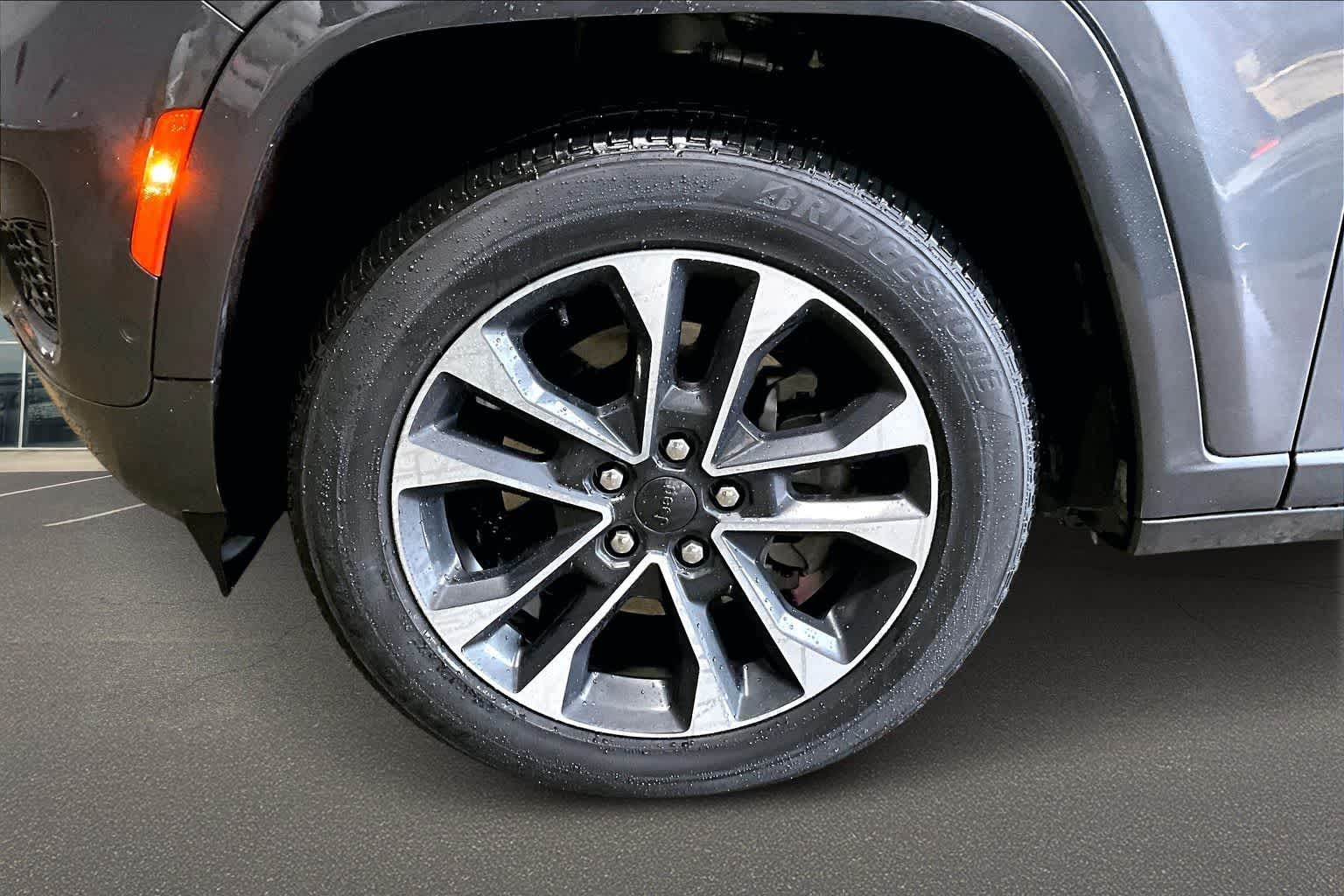 Thumbnail: 2022 Jeep Grand Cherokee - 8