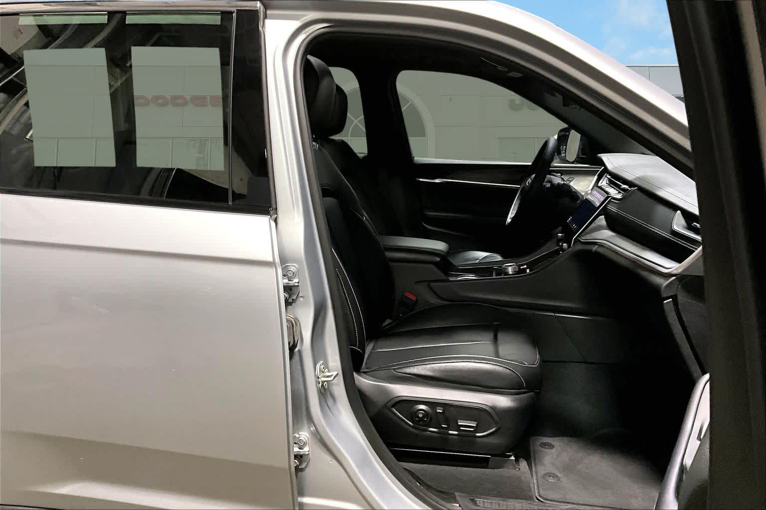 Thumbnail: 2024 Jeep Grand Cherokee L - 14