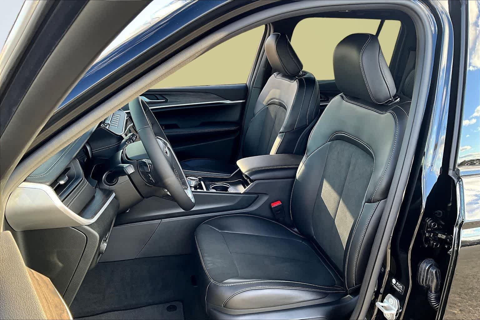 Thumbnail: 2026 Jeep Grand Cherokee - 11