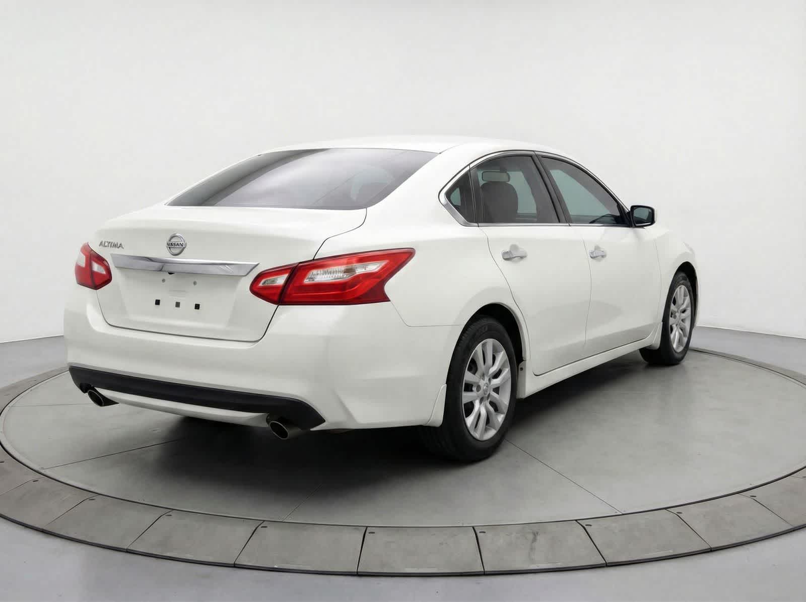 Thumbnail: 2016 Nissan Altima - 4