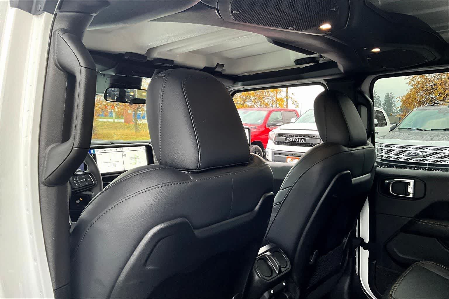 Thumbnail: 2025 Jeep Gladiator - 12