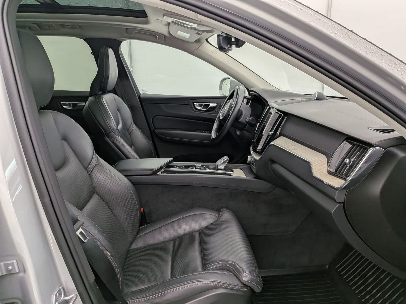 Thumbnail: 2022 Volvo XC60 - 23