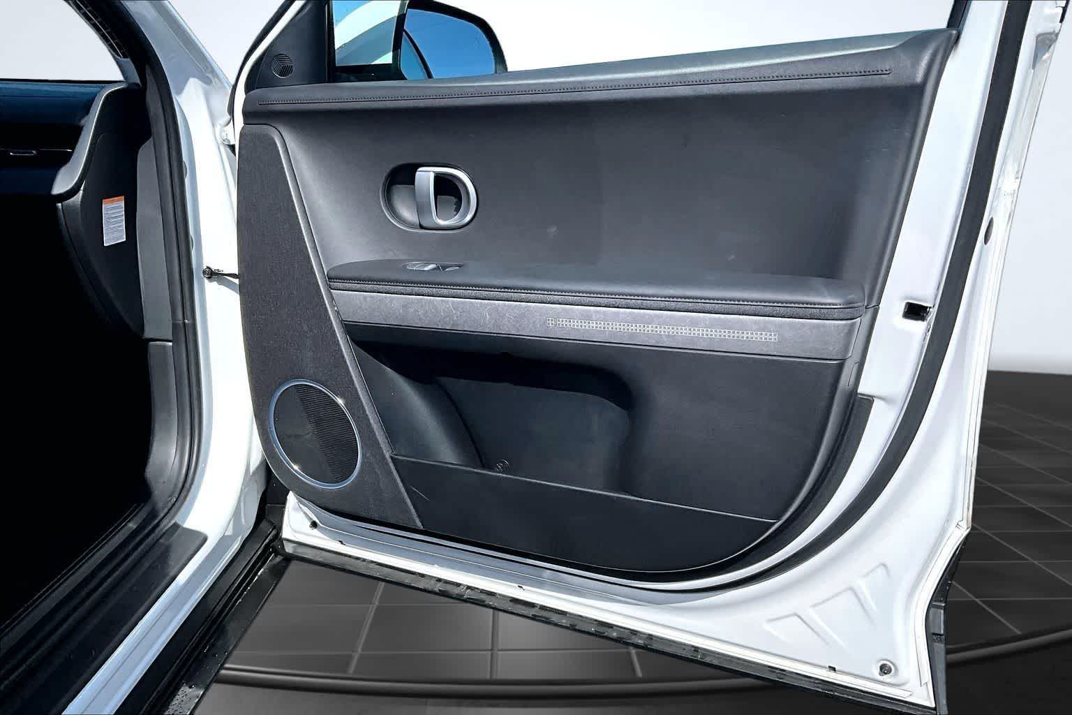 Thumbnail: 2023 Hyundai Ioniq 5 - 29